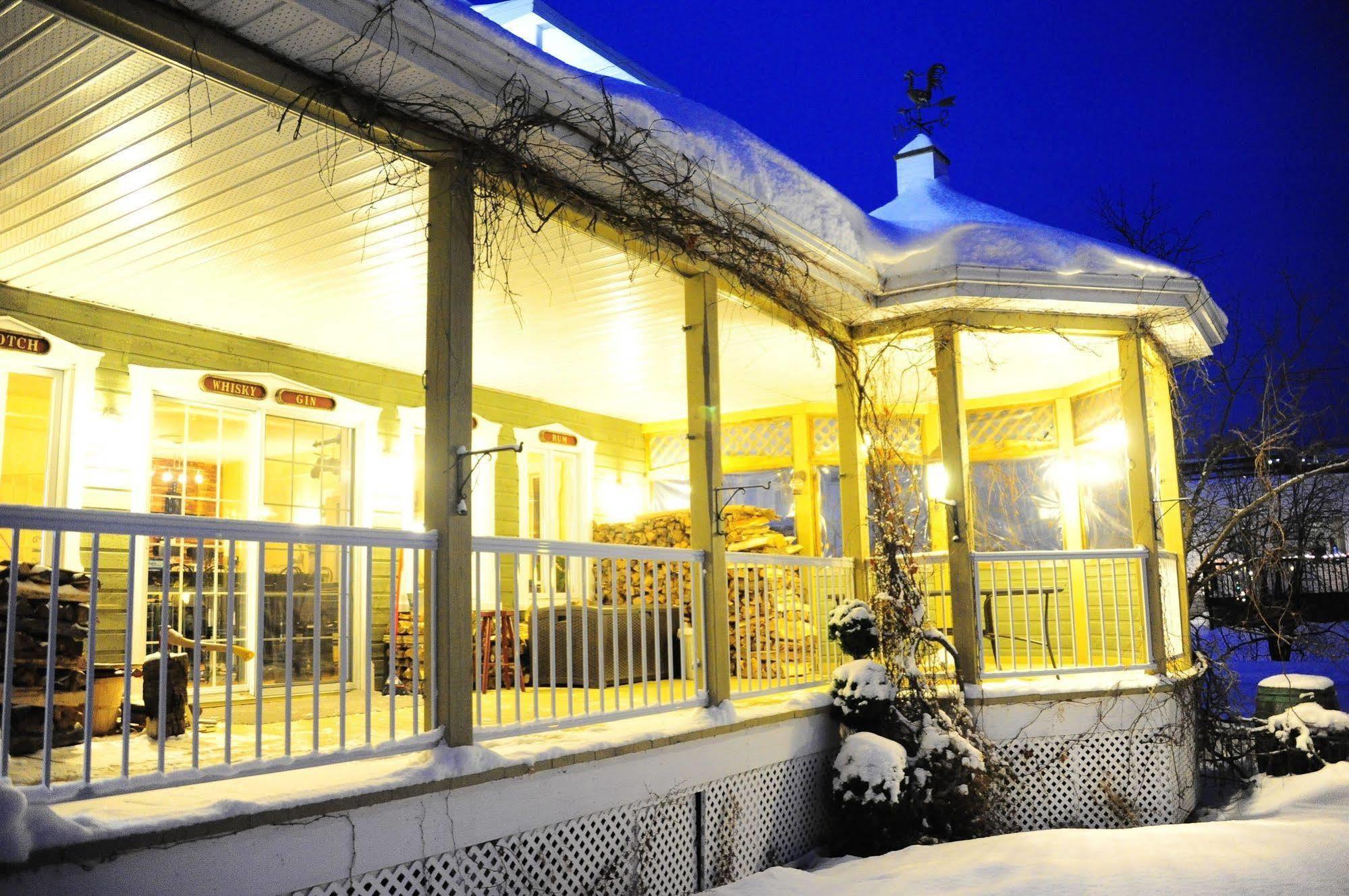 Hotel L'Authentique Auberge De Charlevoix Les Éboulements Exterior foto